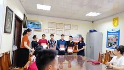 Trường Tiểu học Hoàng Hoa Thám tổ chức tặng quà cho bệnh nhi tại Bệnh viện Nhi TW vào ngày 8/9/2019
