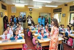 Chào mừng các vị lãnh đạo đến dự lớp học thông minh