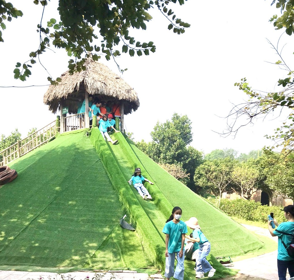 Chuyến đi dã ngoại kỳ thú của các bạn học sinh khối 3 trường Tiểu học Hoàng Hoa Thám