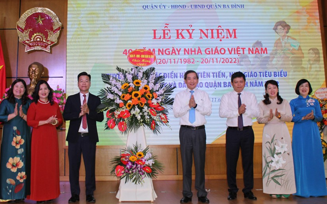 Ngành Giáo dục Ba Đình tuyên dương điển hình tiên tiến, nhà giáo tiêu biểu