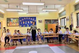 Tiết sinh hoạt 'nói lời yêu thương' đặc biệt của cô giáo Phương