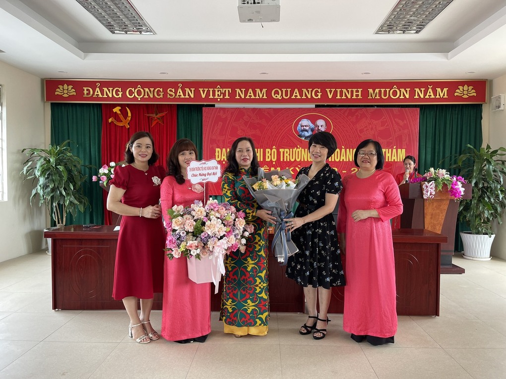 Chi bộ trường Tiểu học Hoàng Hoa Thám tổ chức thành công đại hội chi bộ nhiệm kỳ 2022 – 2025