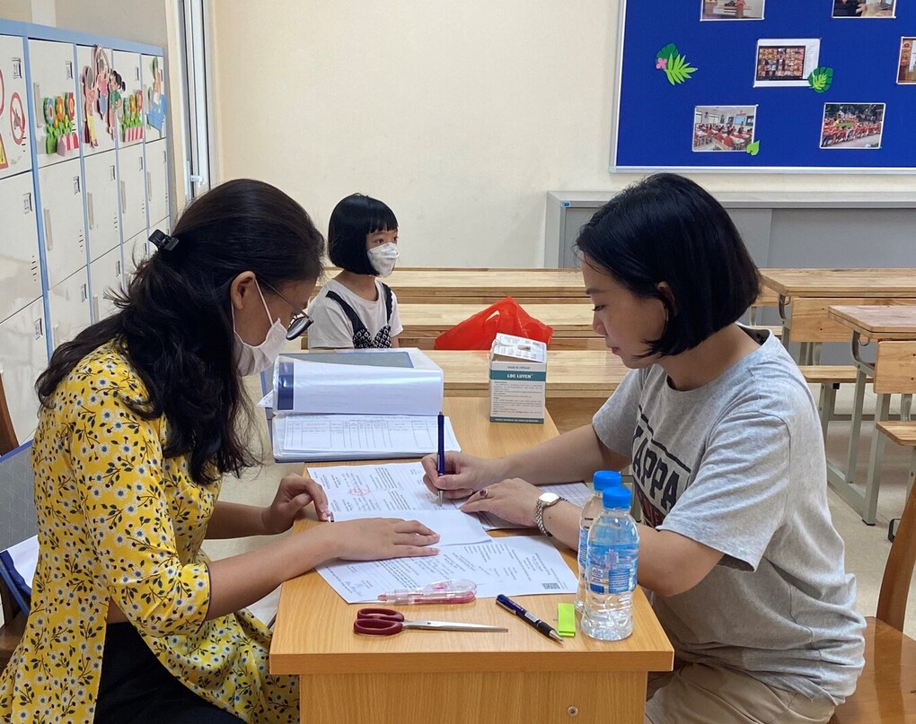 Trường TH Hoàng Hoa Thám tận tình hỗ trợ phụ huynh đăng ký tuyển sinh trực tuyến lớp 1 năm học 2022-2023