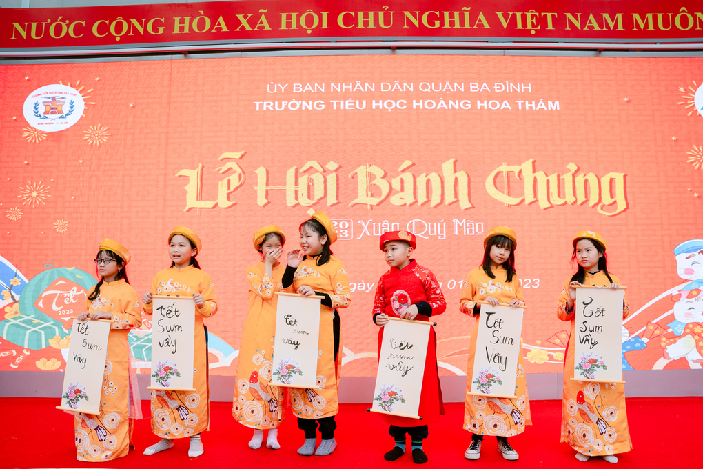Rộn ràng đón xuân Quý Mão cùng “Lễ hội bánh chưng” của cô và trò khối 4 trường Tiểu học Hoàng Hoa Thám