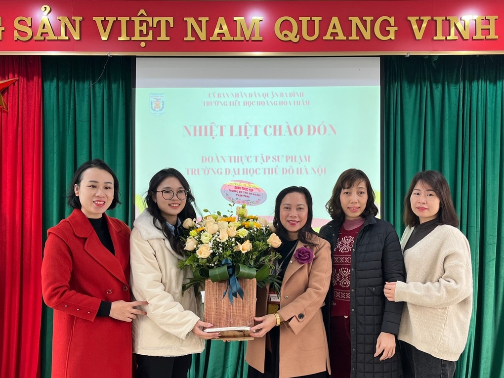 Trường Tiểu học Hoàng Hoa Thám đón đoàn sinh viên trường Đại học Thủ đô đến thực tập sư phạm tại trường