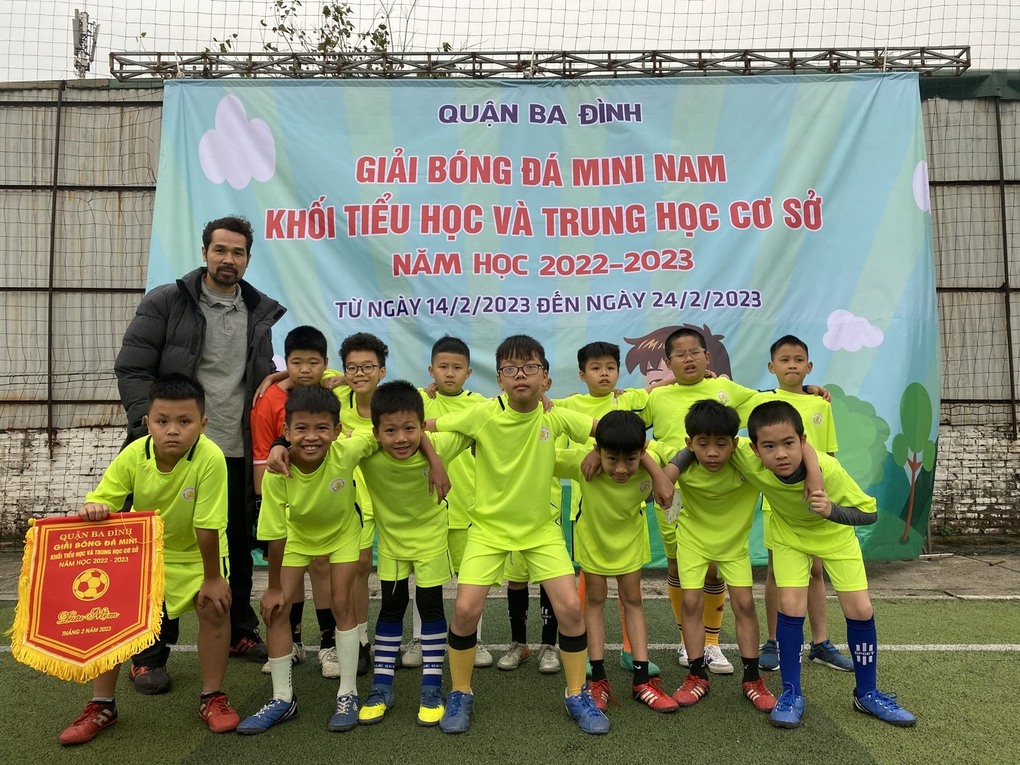 Trường tiểu học Hoàng Hoa Thám có chiến thắng ở lượt trận đầu tiên giải bóng đá học sinh quận Ba Đình năm học 2022-2023