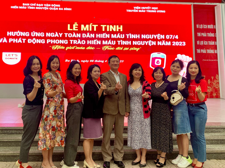 Công đoàn trường Tiểu học Hoàng Hoa Thám tham gia hiến máu tình nguyện