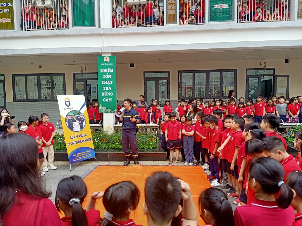 Quận Ba Đình tổ chức hoạt động sinh hoạt ngoại khoá với chủ đề “Học sinh với công tác phòng cháy chữa cháy” nhằm lan toả thông điệp xây dựng môi trường giáo dục an toàn trên địa bàn quận