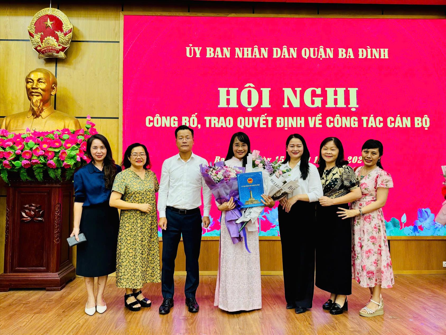 Trường Tiểu học Hoàng Hoa Thám vui mừng chào đón Cô giáo Hiệu trưởng mới của nhà trường