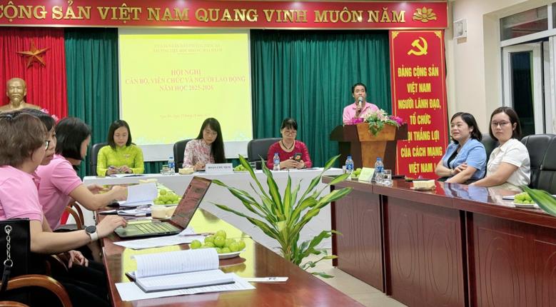 Trường Tiểu học Hoàng Hoa Thám tổ chức thành công Hội nghị Cán bộ, Viên chức, Người lao động năm học 2025 – 2026