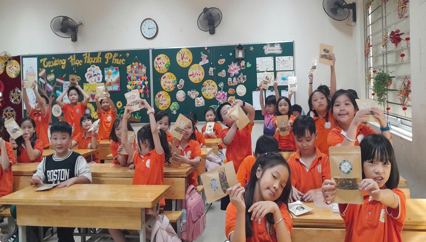 TƯNG BỪNG HOẠT ĐỘNG CHÀO MỪNG NGÀY 20/10 CỦA KHỐI 3 TRƯỜNG TIỂU HỌC HOÀNG HOA THÁM