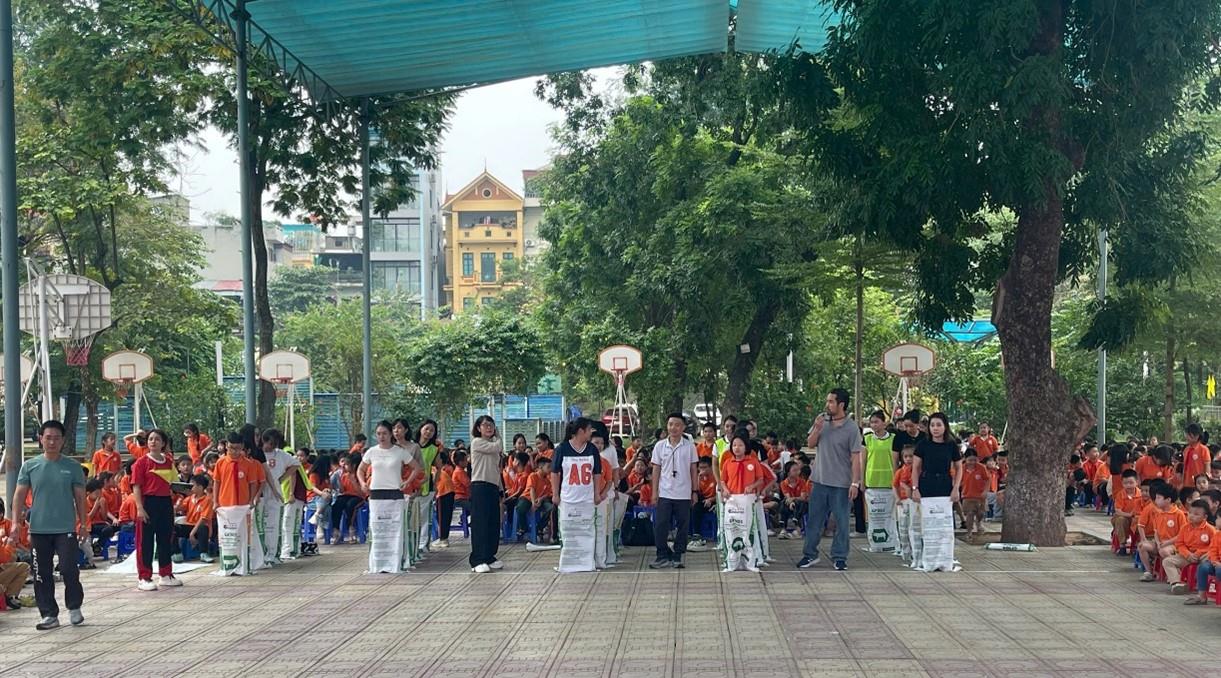 Hội thao “Cô trò vui khỏe” - Chào mừng ngày Nhà giáo Việt Nam 20/11 và 50 năm ngày thành lập trường Tiểu học Hoàng Hoa Thám