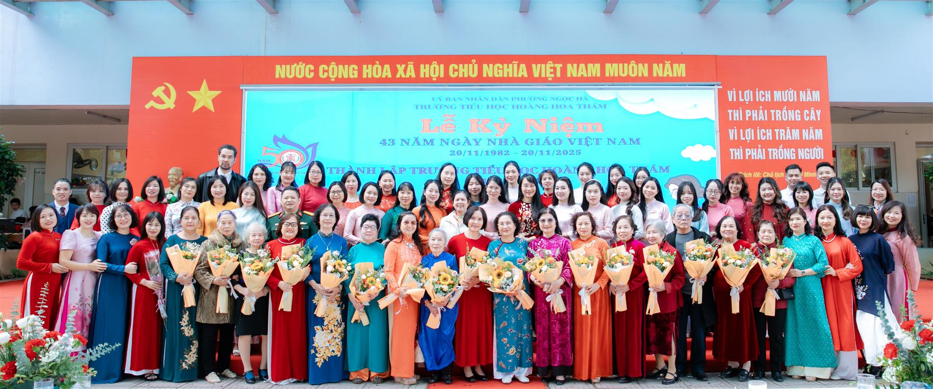 Trường Tiểu học Hoàng Hoa Thám rạng ngời kỷ niệm 43 năm ngày Nhà giáo Việt Nam – Tri ân những người gieo mầm tri thức