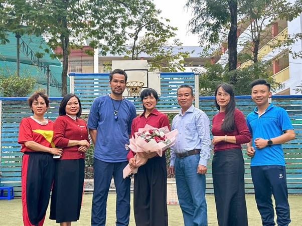 Thầy giáo Nguyễn Văn Tuyến với tiết dạy “Lộn xuôi” tại Hội thi giáo viên giỏi phường Ngọc Hà