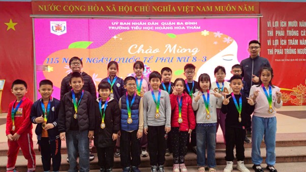 Cô trò Khối 3 tưng bừng với hoạt động thể thao chào mừng ngày 8/3