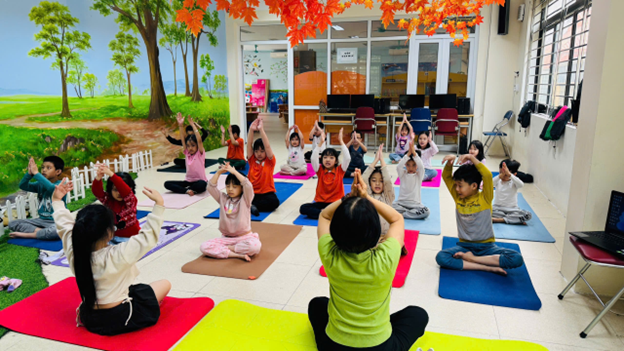 Lớp Yoga Kid đầy hấp dẫn tại trường Tiểu học Hoàng Hoa Thám