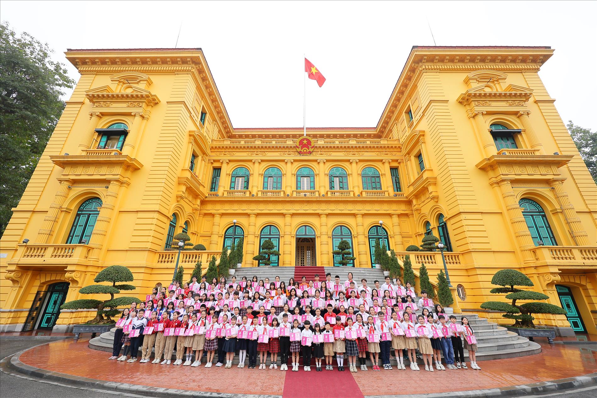 Học sinh Liên đội Trường Tiểu Học Hoàng Hoa Thám vinh dự tham gia “Lễ Báo công dâng Bác Đại hội Cháu Ngoan Bác Hồ Quận Ba Đình Lần Thứ VIII - Năm 2025”