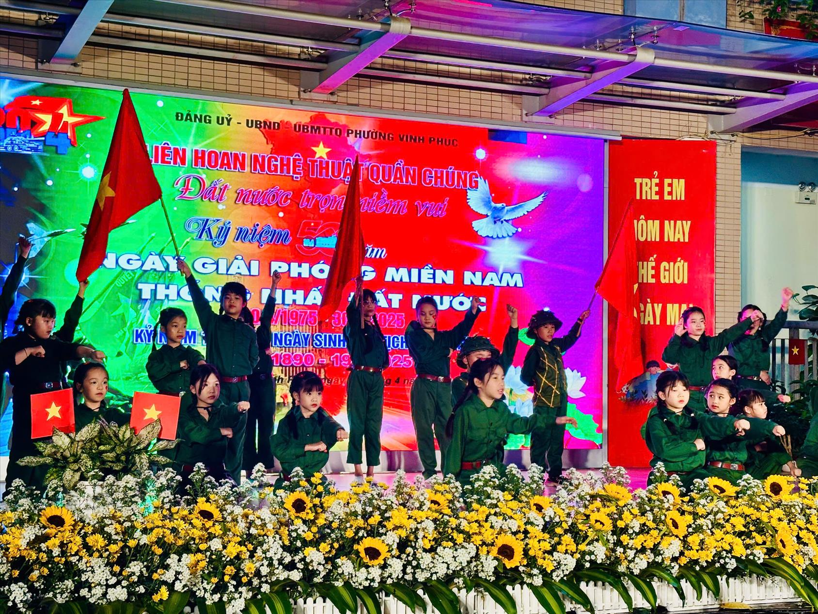 Trường Tiểu học Hoàng Hoa Thám tham gia Liên hoan nghệ thuật quần chúng “Đất nước trọn niềm vui” Phường Vĩnh Phúc
