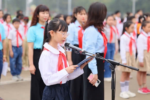 HÀ CHI - MỘT TẤM GƯƠNG TÍCH CỰC, NĂNG ĐỘNG, SÁNG TẠO TRONG HỌC TẬP VÀ PHONG TRÀO