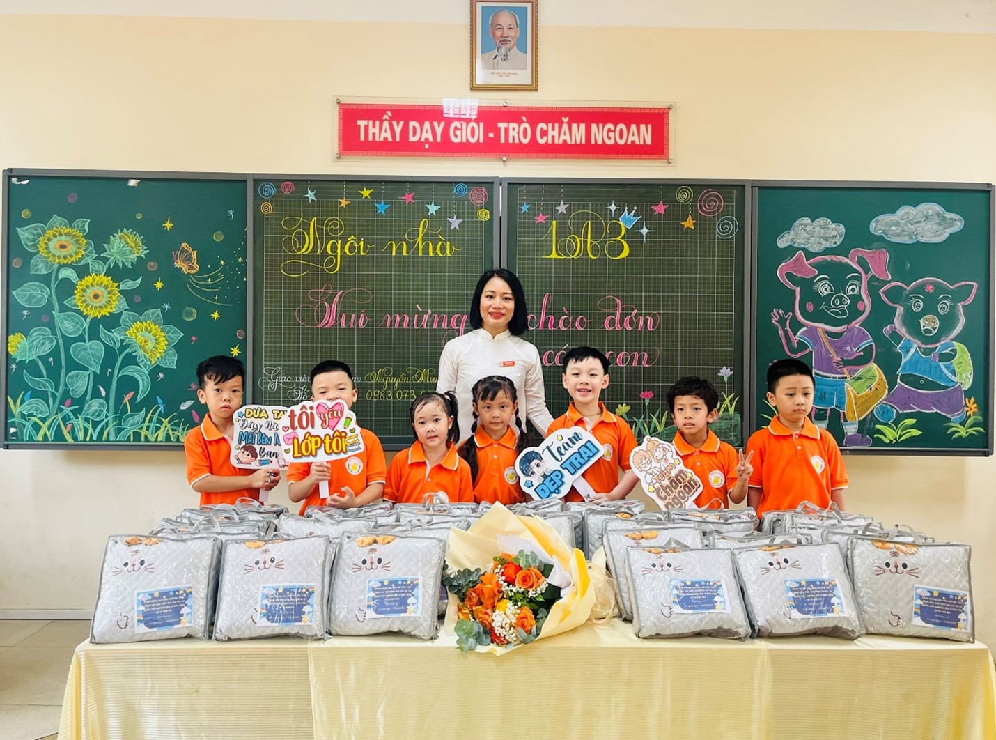 Niềm vui của học sinh lớp 1A3 trong ngày đầu nhập học