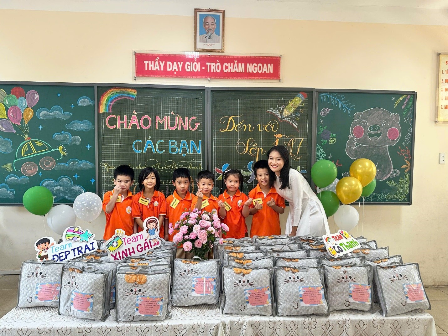 Ngày đầu tiên đến trường – Kỷ niệm ngọt ngào của học sinh lớp 1A7 bên cô giáo Phạm Phương Thanh