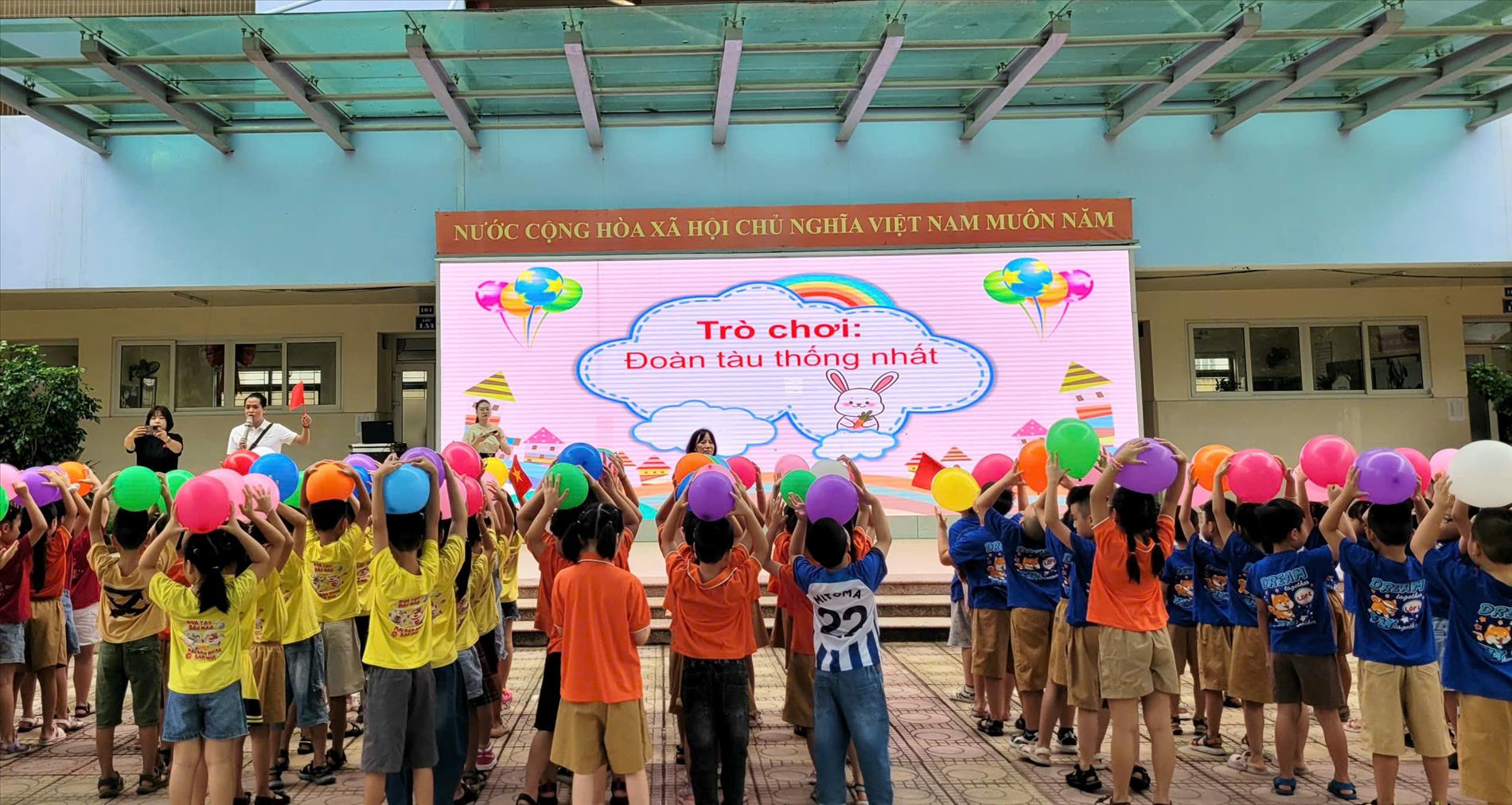 Hoạt động tập thể Team Building “ Đoàn tàu Thống Nhất ” của học sinh khối 2 trong những ngày Mùa thu Tháng 8