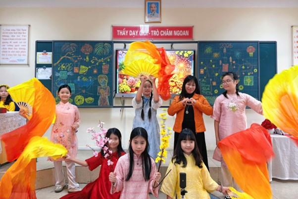 Khối 5 trường Tiểu học Hoàng Hoa Thám  - Đồng hành cùng con khép lại học kì I