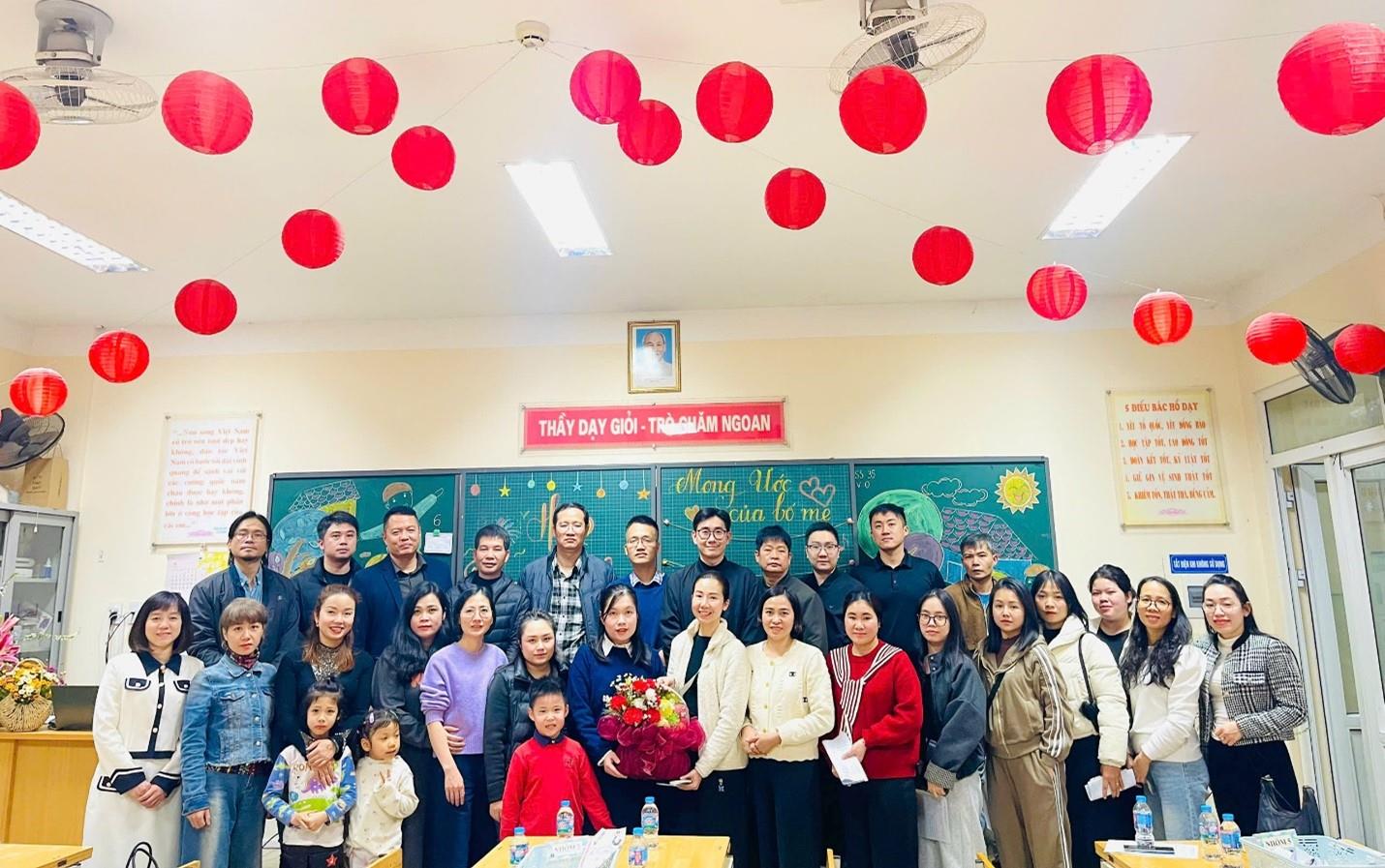 Buổi họp phụ huynh Khối 1 trường Tiểu học Hoàng Hoa Thám -  Ấm áp, gắn kết và đầy sáng tạo