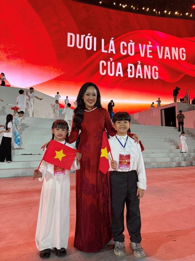 Vinh dự và tự hào tham gia Chương trình nghệ thuật “Dưới lá cờ vẻ vang của Đảng” chào mừng thành công của Đại hội Đảng lần thứ XIV