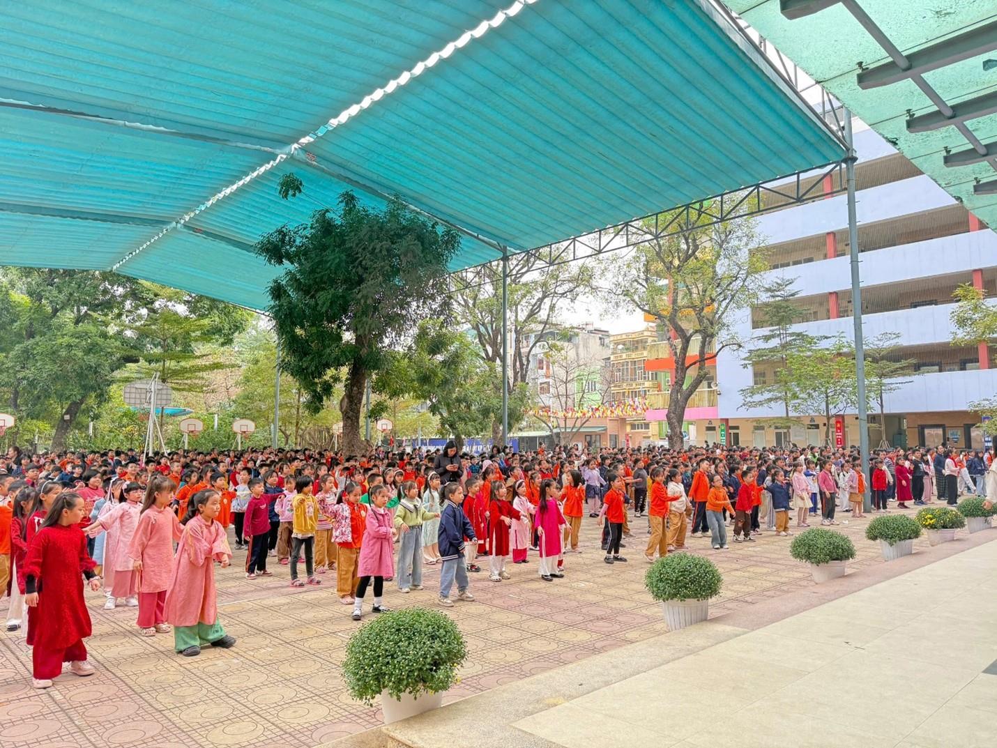 Rèn luyện sức khỏe - Lan tỏa năng lượng tích cực từ những bài Thể dục giữa giờ tại trường Tiểu học Hoàng Hoa Thám