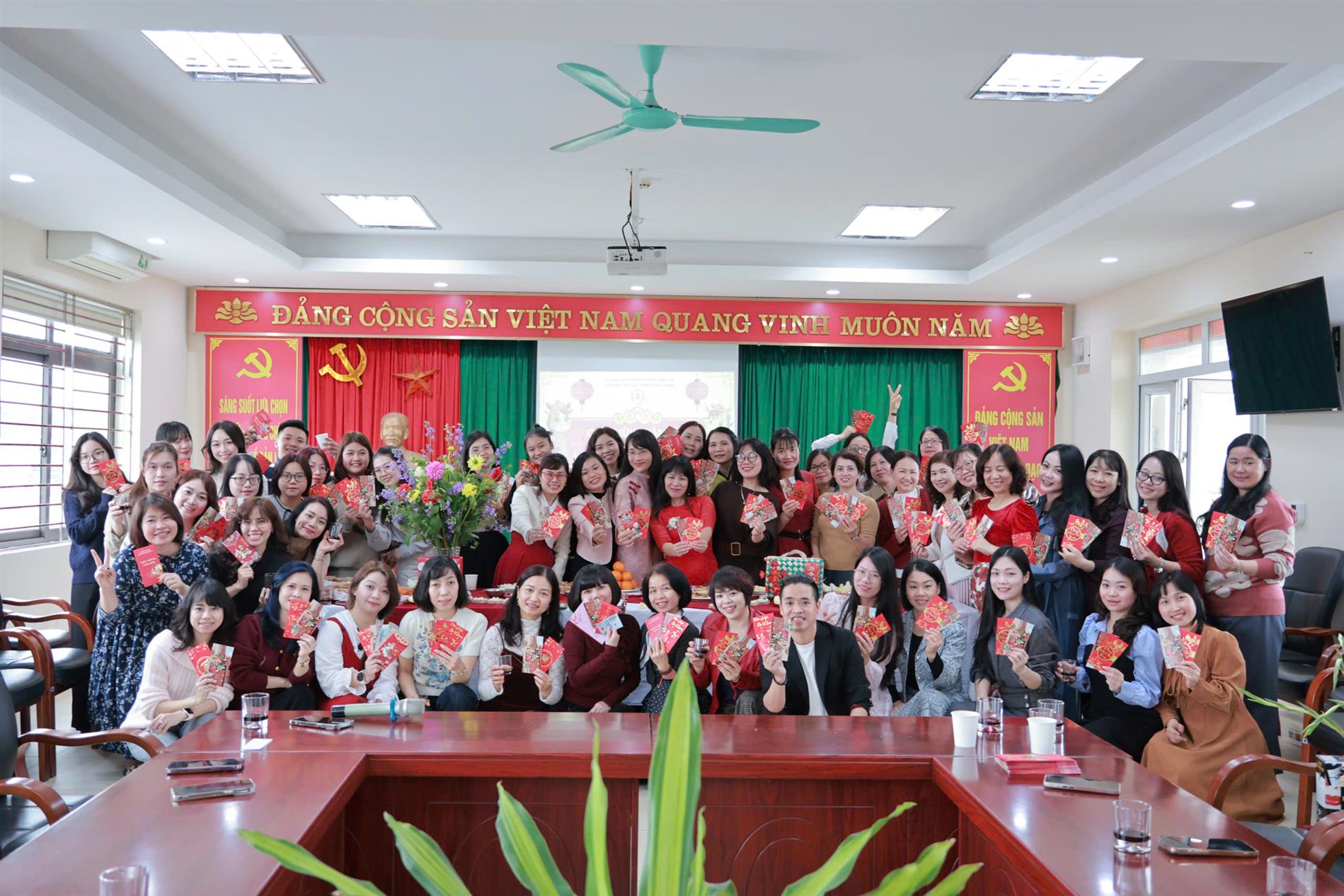 Khai xuân 2026: Khởi đầu mới, quyết tâm mới tại Trường Tiểu học Hoàng Hoa Thám