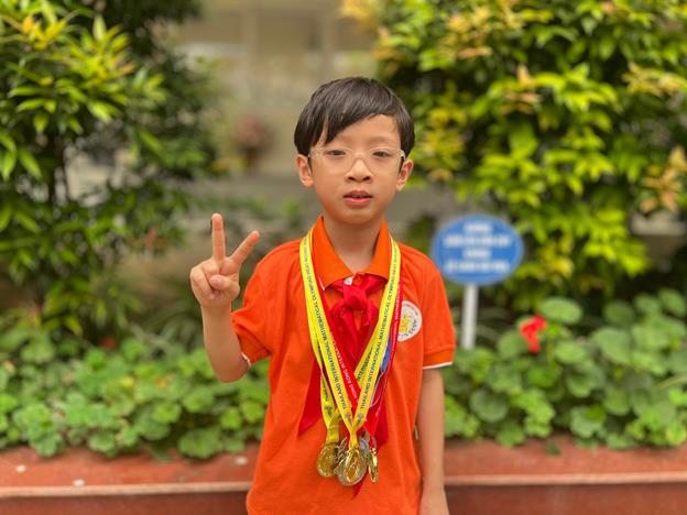 Nguyễn Xuân Minh Khôi – Lớp 3A3 : Tư duy sắc bén, bản lĩnh vững vàng chinh phục đỉnh cao Toán học Quốc tế và cơn mưa Huy chương Vàng