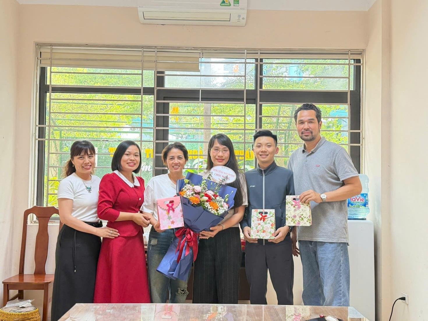 Trường Tiểu học Hoàng Hoa Thám chúc mừng Tổ Giáo dục thể chất nhân Ngày Thể thao Việt Nam 27/3/2026