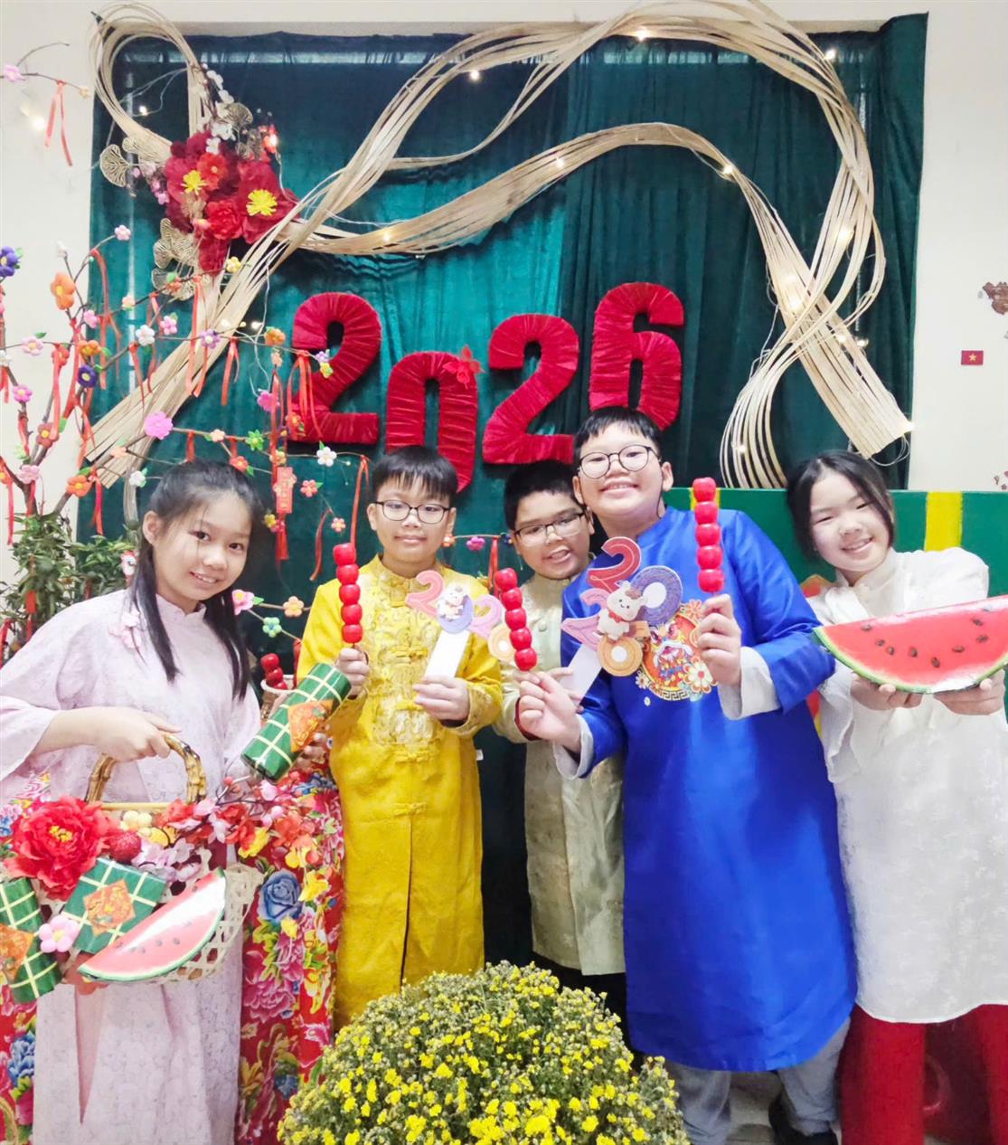 Hân hoan trở lại trường cùng các bạn khối 4 trường Tiểu học Hoàng Hoa Thám - Tưng bừng chào năm mới Bính Ngọ