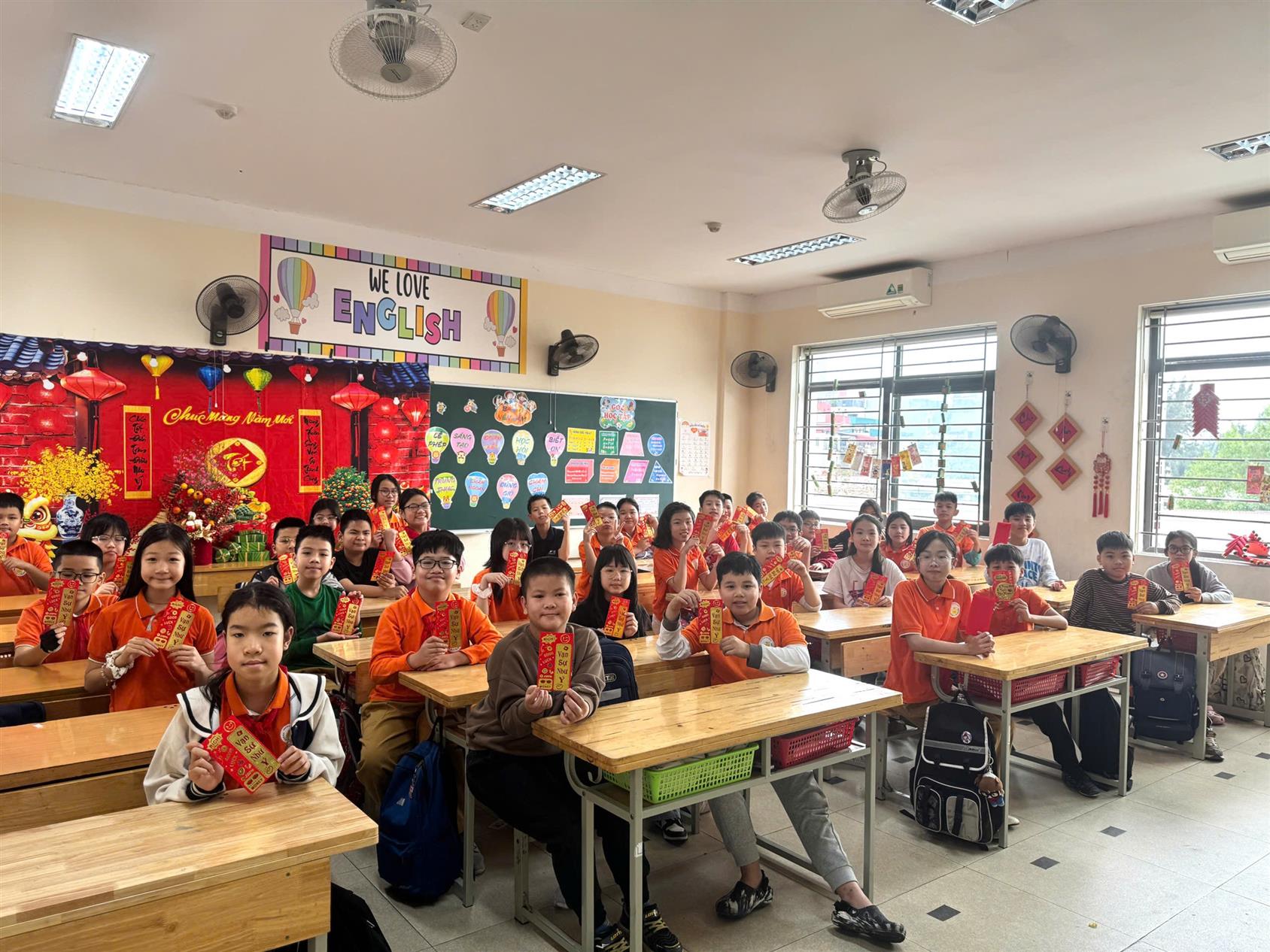 🌸 Rộn ràng không khí xuân – khối 5 trường Tiểu học Hoàng Hoa Thám chào năm mới 🌸