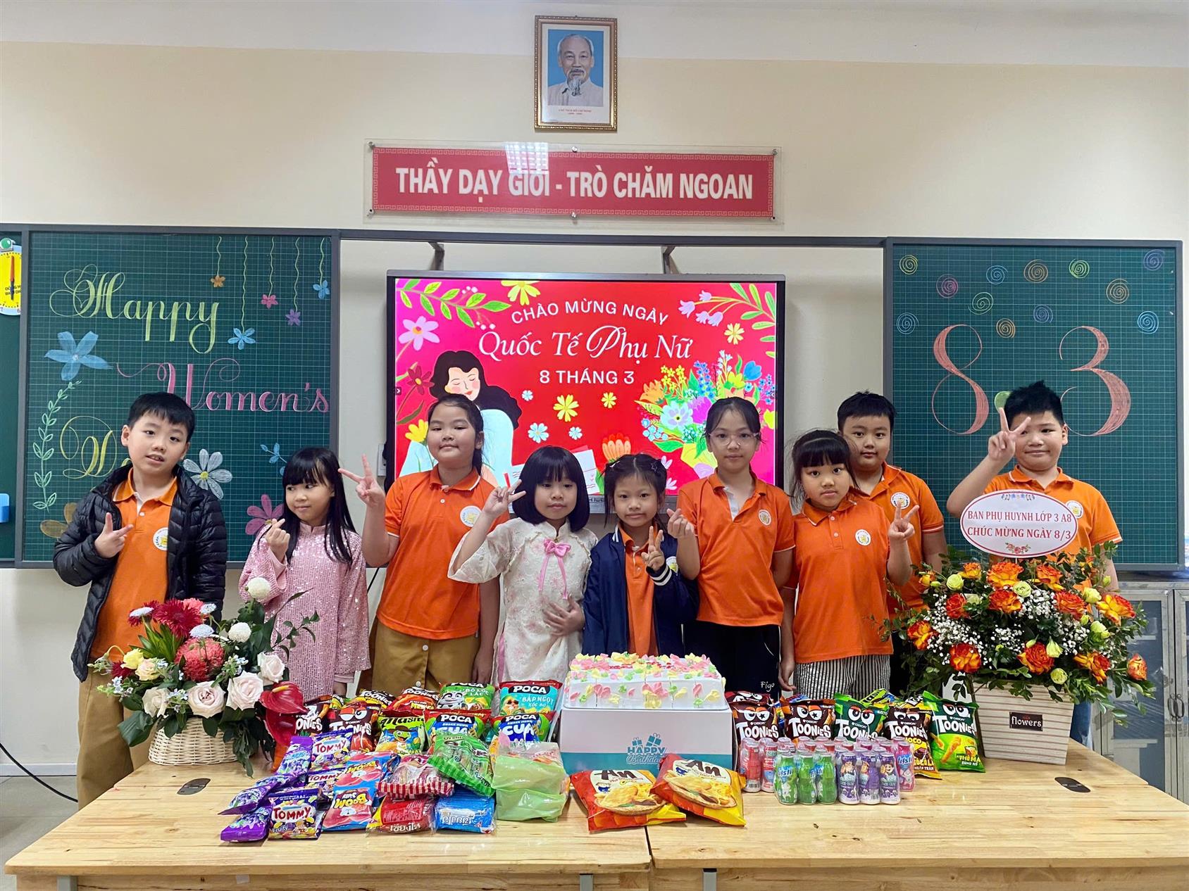 Rộn ràng hoạt động trải nghiệm chào mừng ngày 8/3 của học sinh Khối 3