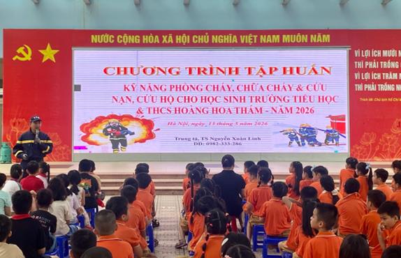 Trang bị kỹ năng sống, tập huấn phòng cháy, chữa cháy và cứu nạn, cứu hộ cho học sinh trường Tiểu học Hoàng Hoa Thám