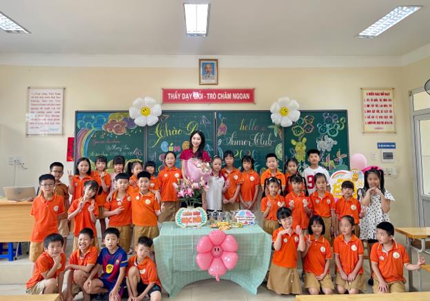 Rộn ràng ngày trở lại: Học sinh khối 3 trường Tiểu học Hoàng Hoa Thám hào hứng khởi động Câu lạc bộ Hè 2026