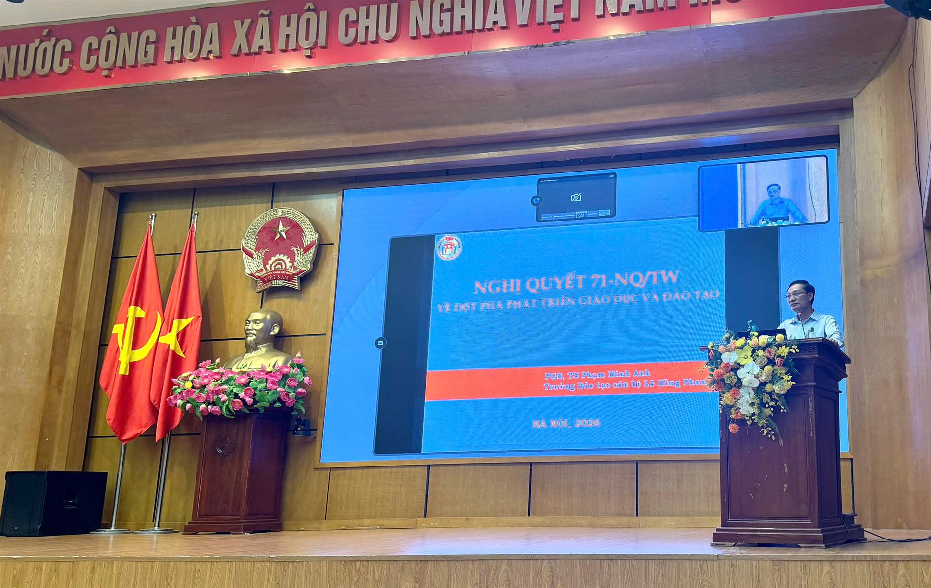 TRƯỜNG TIỂU HỌC VĨNH PHÚC: CÁN BỘ, GIÁO VIÊN NGHIÊM TÚC THAM GIA HỌC TẬP, BỒI DƯỠNG CHÍNH TRỊ HÈ