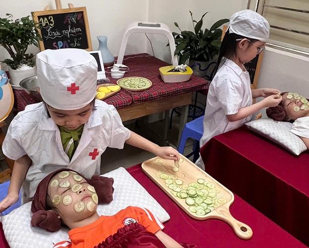 Một ngày làm "Chuyên gia Spa" tại Lớp 1 trường Tiểu học Vĩnh Phúc