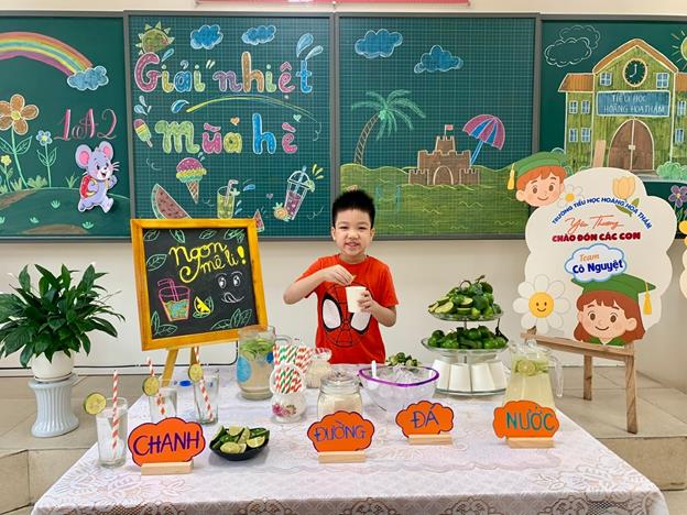Góc "Đầu bếp nhí" tài ba: Một ly nước chanh – nhân niềm vui mùa hè!