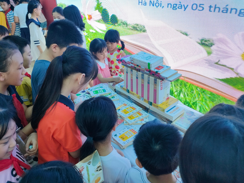 A group of people playing a board game

Description automatically generated with medium confidence
