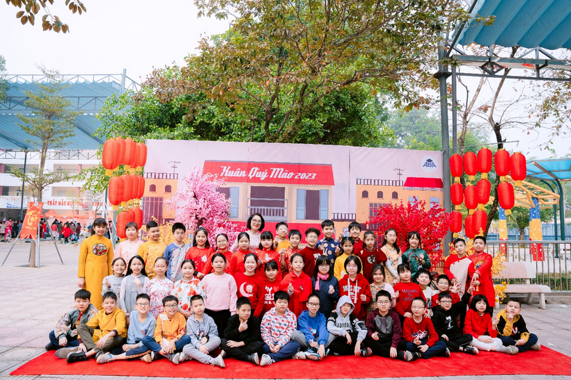 A group of people posing for a photo

Description automatically generated