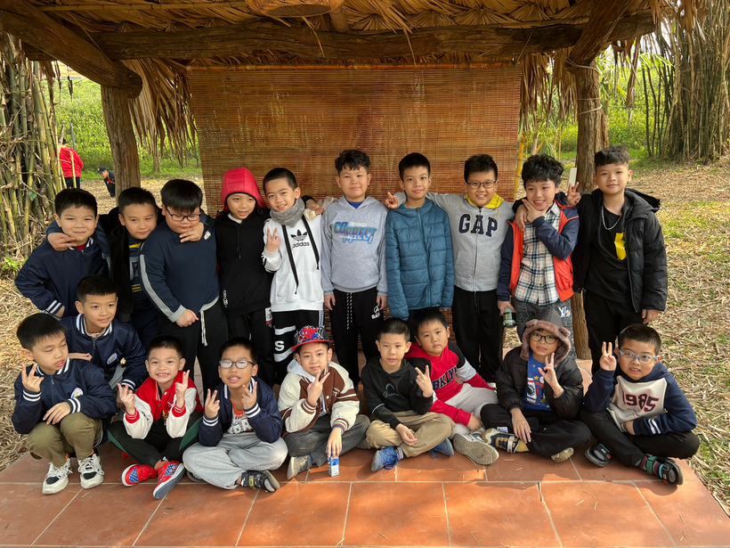 A group of people posing for a photo

Description automatically generated