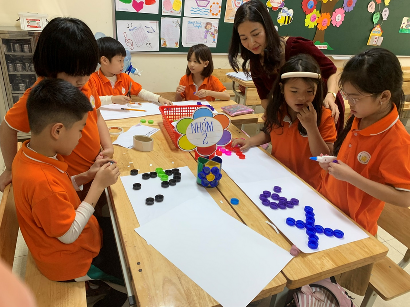 A group of children in a classroom

Description automatically generated with medium confidence
