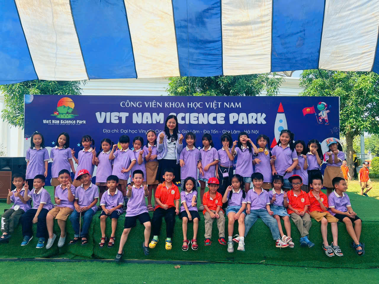 A group of children posing for a photo

Description automatically generated