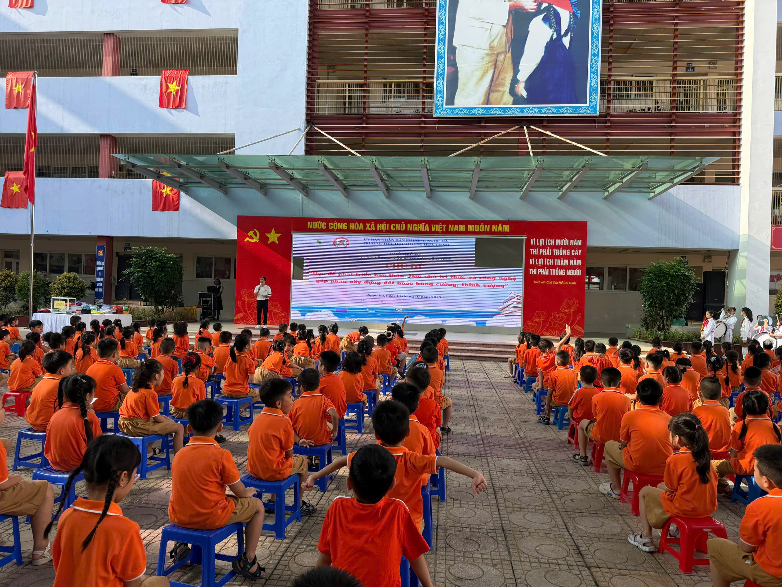 A group of children sitting in chairs in front of a stage

AI-generated content may be incorrect.