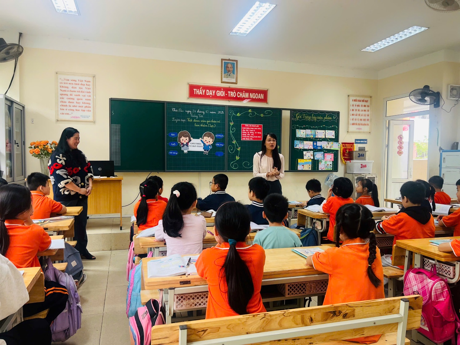 A group of children in a classroom
AI-generated content may be incorrect.