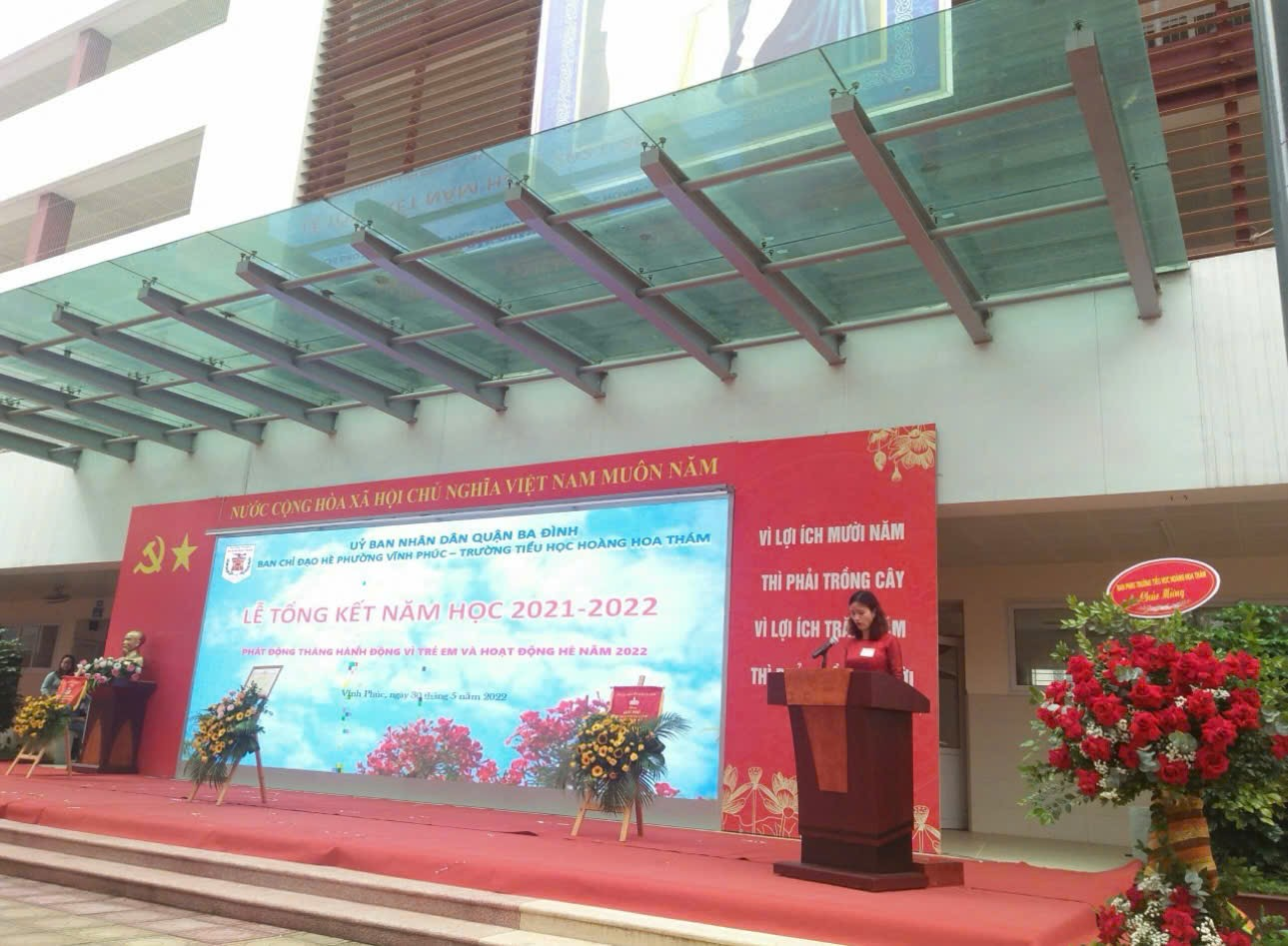 A person standing at a podium in front of a large banner

AI-generated content may be incorrect.