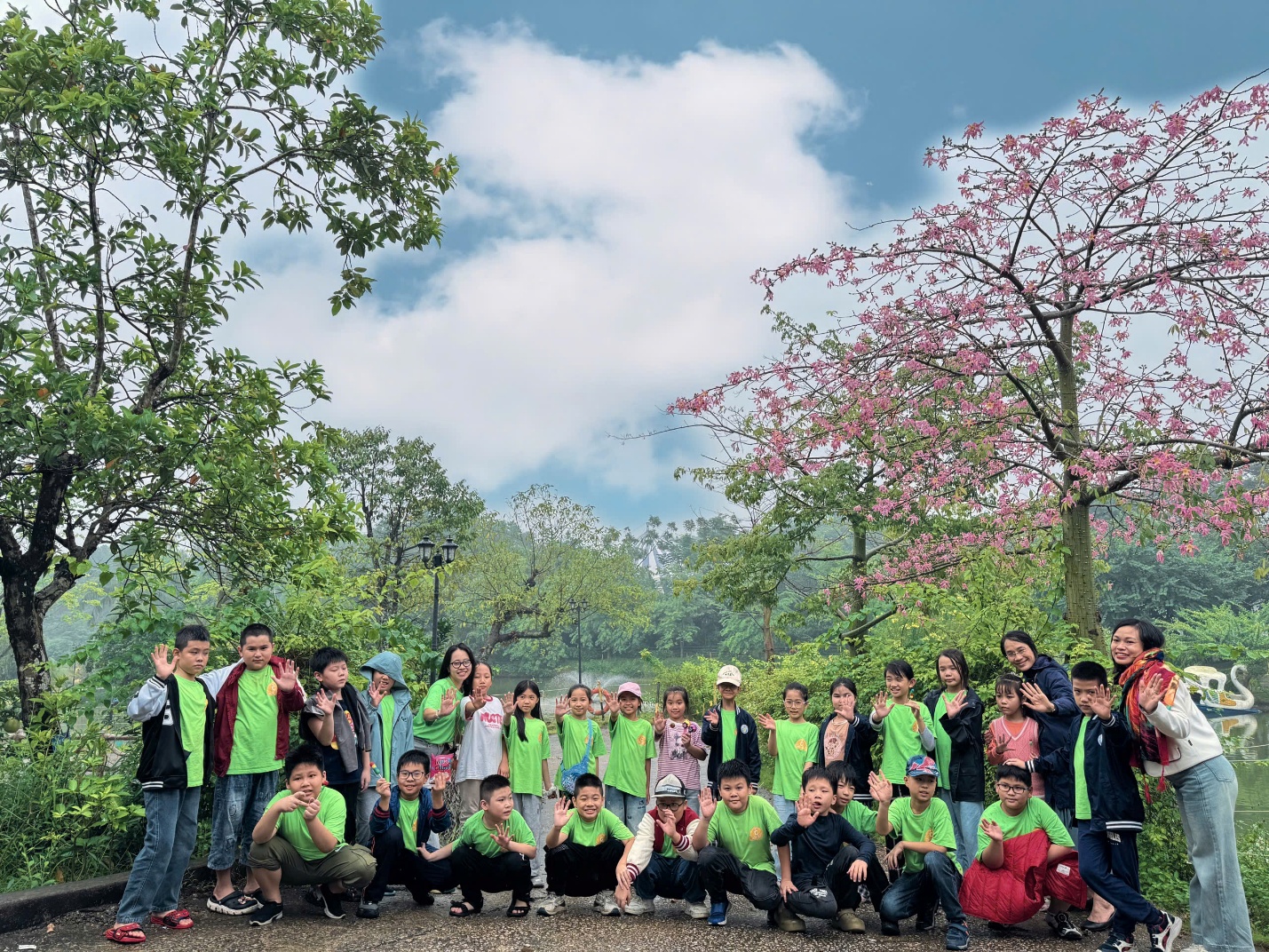 A group of people posing for a photo
AI-generated content may be incorrect.